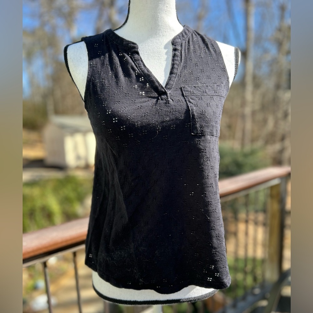 Liz Claiborne Black Sleeveless Shirt